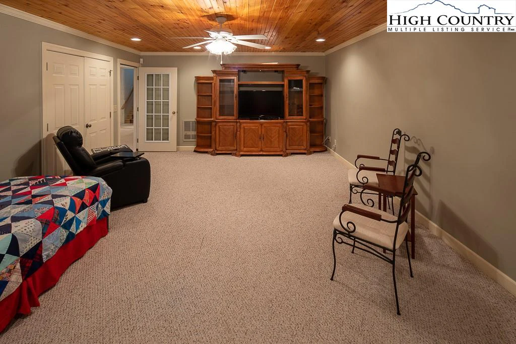 Image number 6 for the current listing