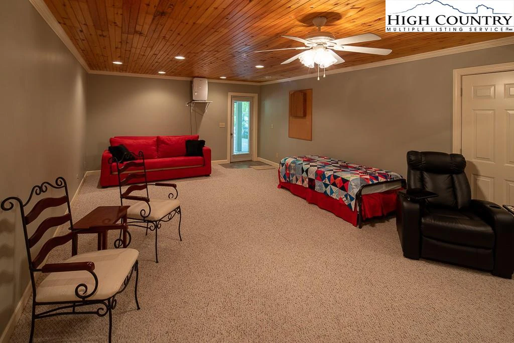 Image number 7 for the current listing