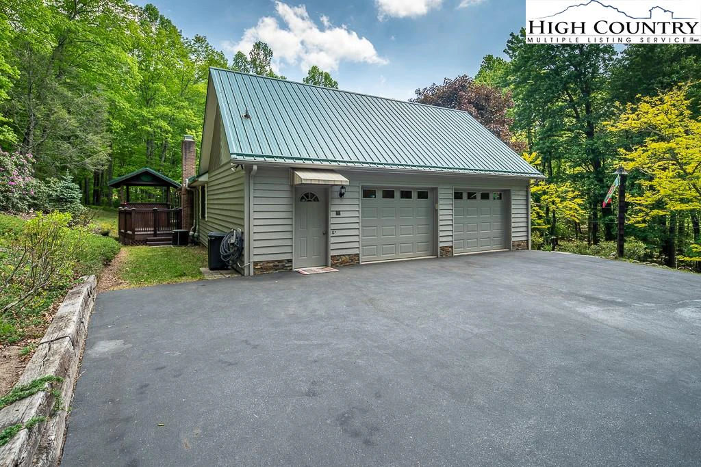 Image number 11 for the current listing