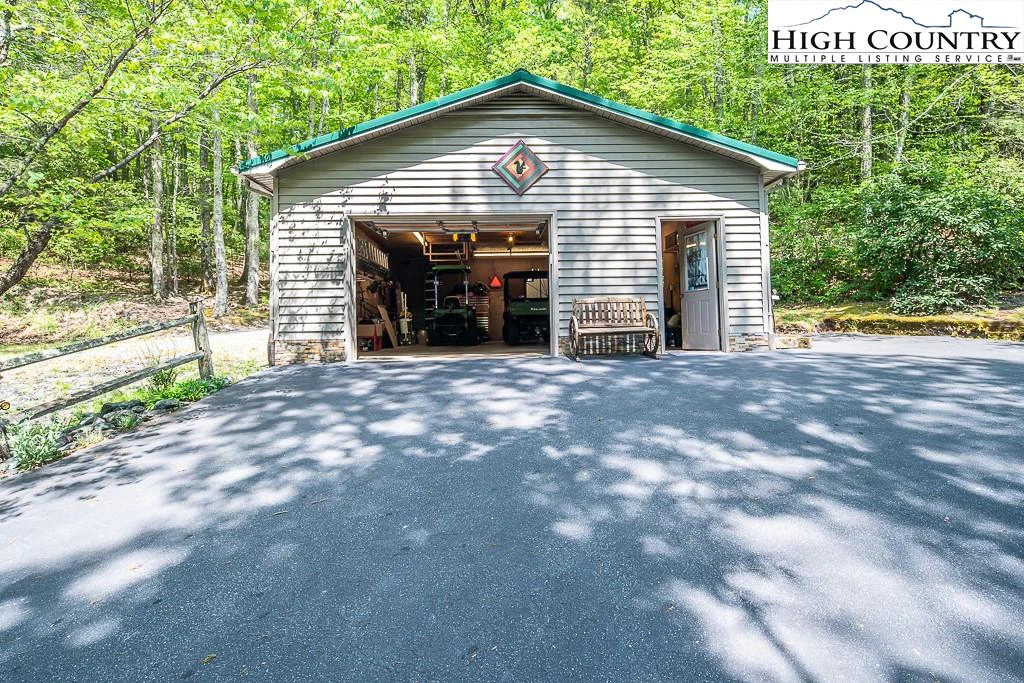 Image number 17 for the current listing