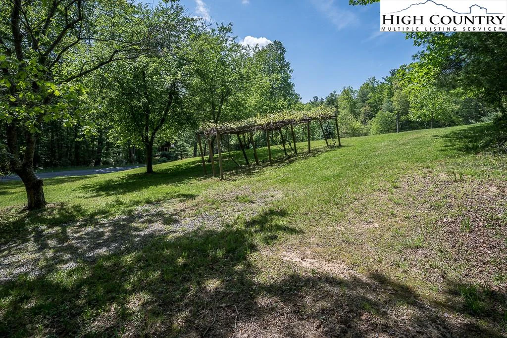 Image number 19 for the current listing