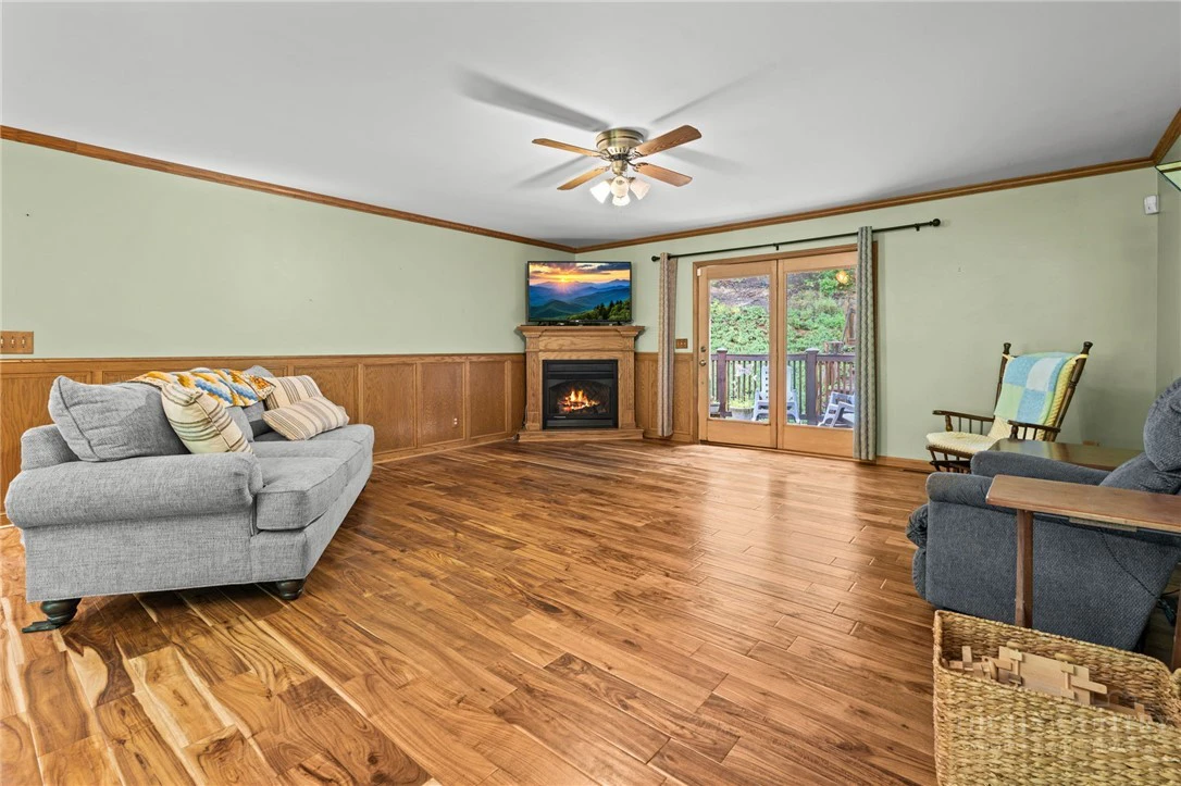 Image number 6 for the current listing