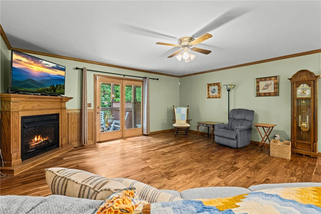 Image number 7 for the current listing