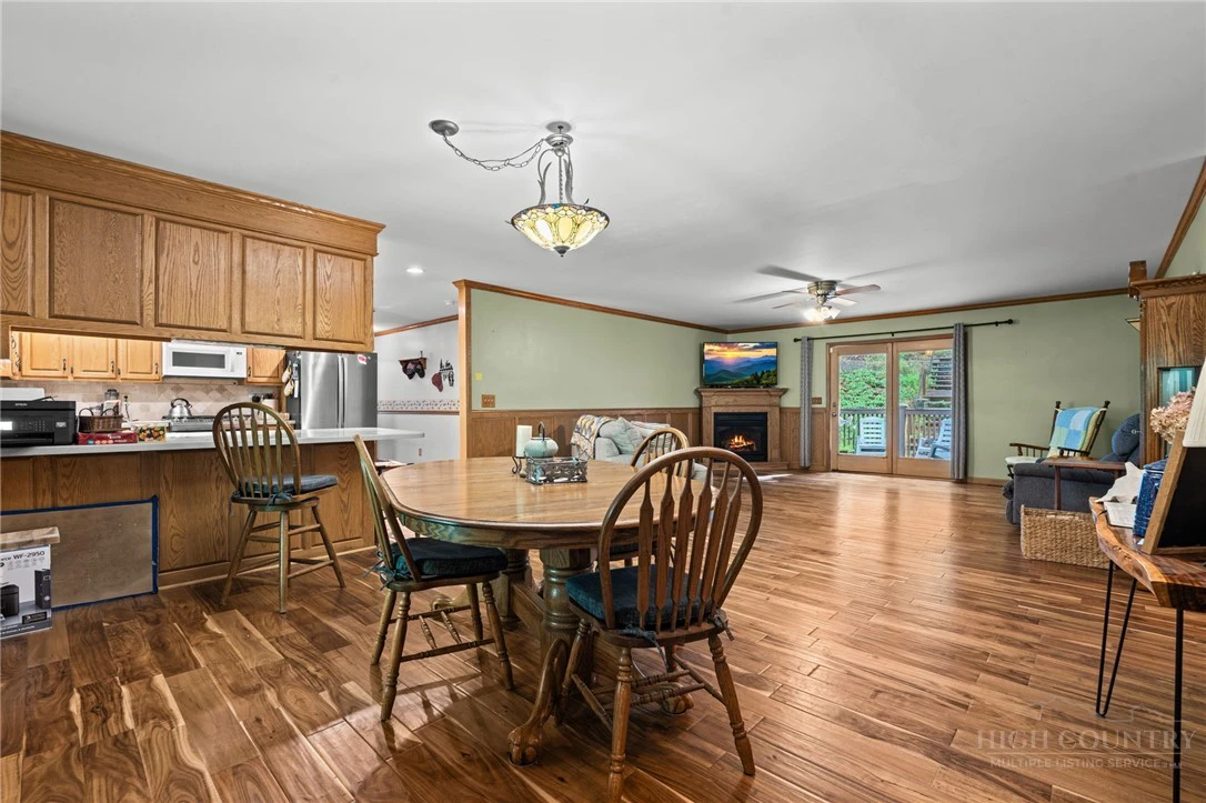 Image number 10 for the current listing
