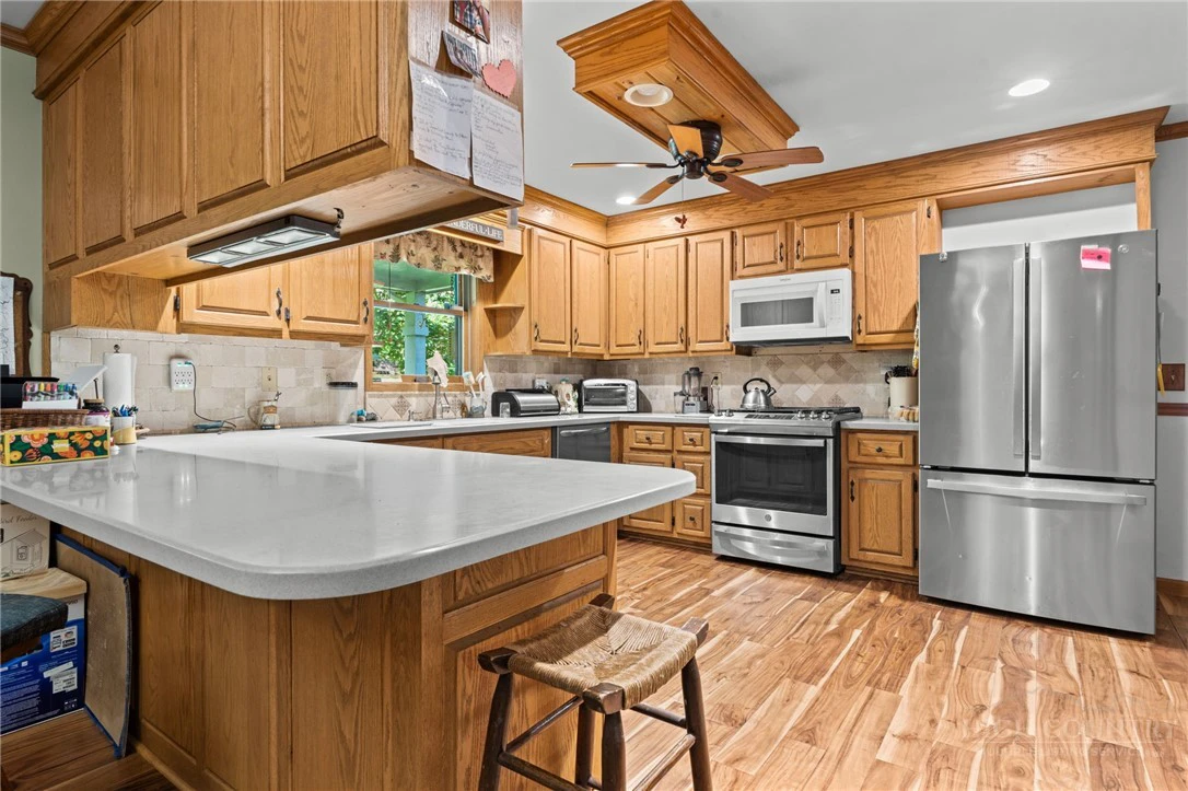 Image number 12 for the current listing