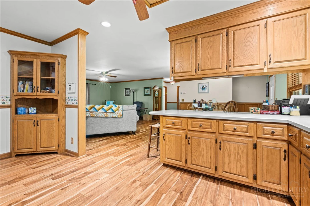 Image number 15 for the current listing