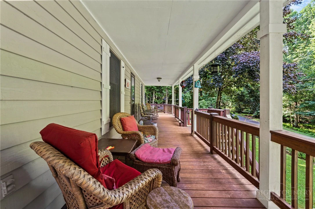 Image number 28 for the current listing