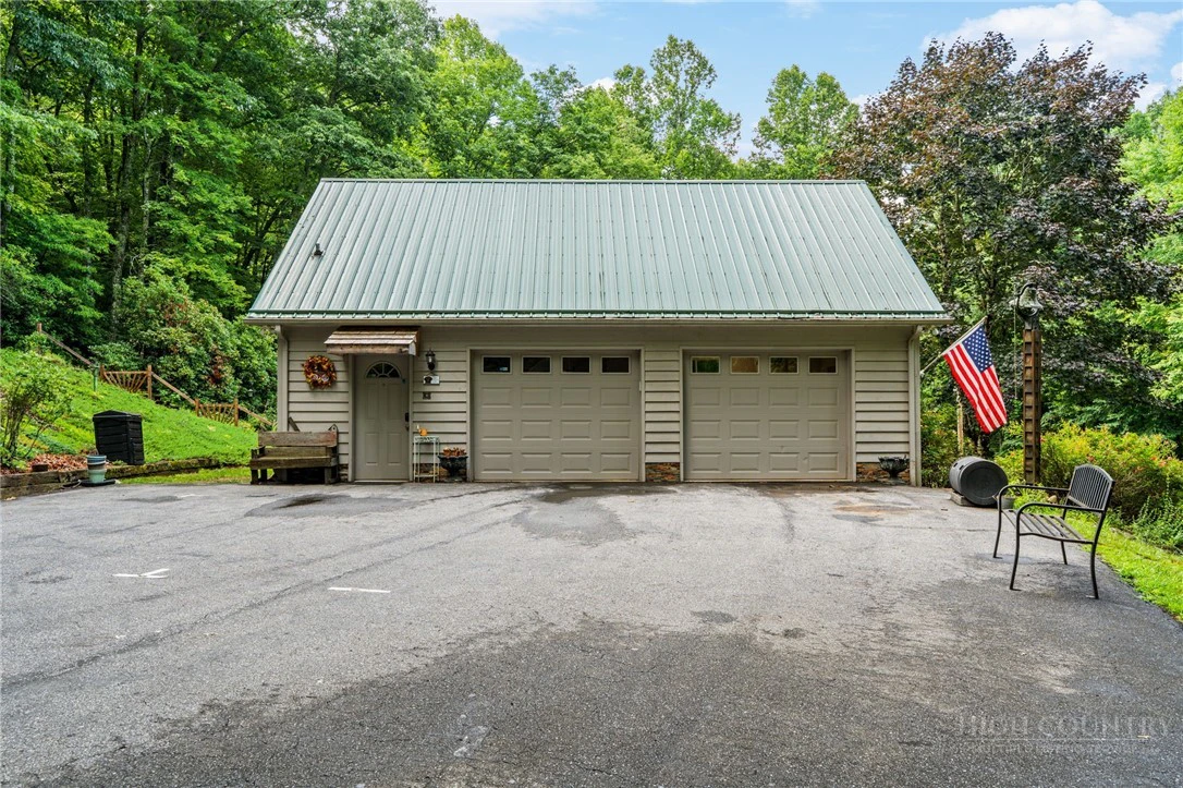Image number 4 for the current listing