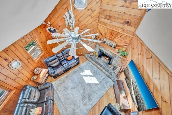 Image number 17 for the current listing