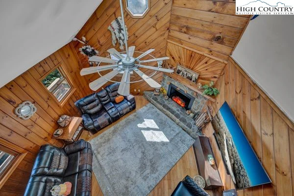 Image number 19 for the current listing