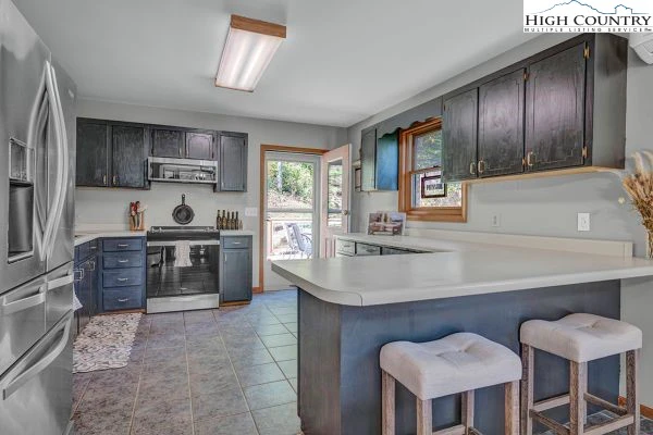 Image number 13 for the current listing