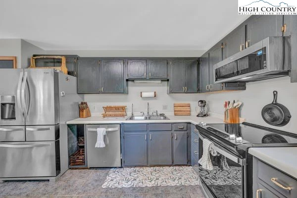 Image number 3 for the current listing