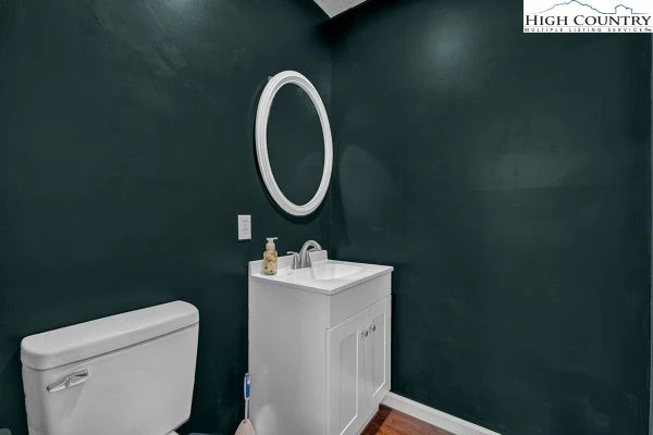 Image number 11 for the current listing