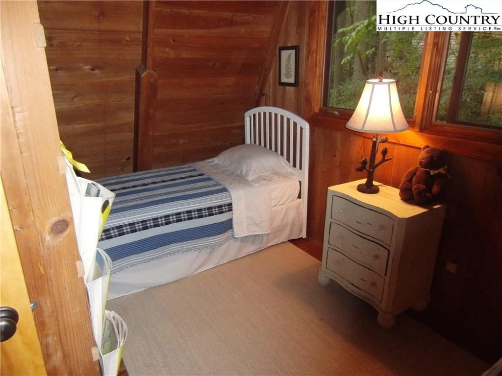 Image number 13 for the current listing