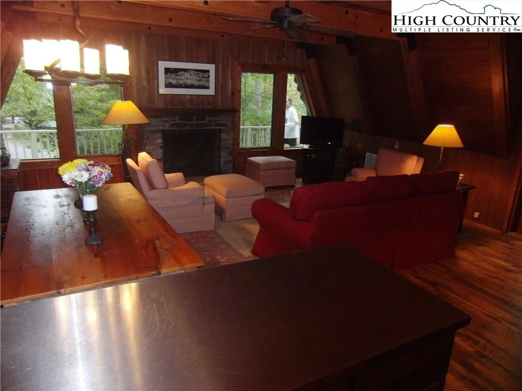 Image number 4 for the current listing