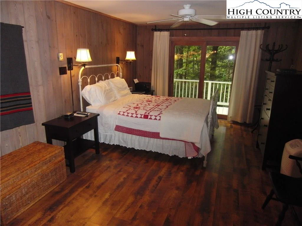 Image number 7 for the current listing