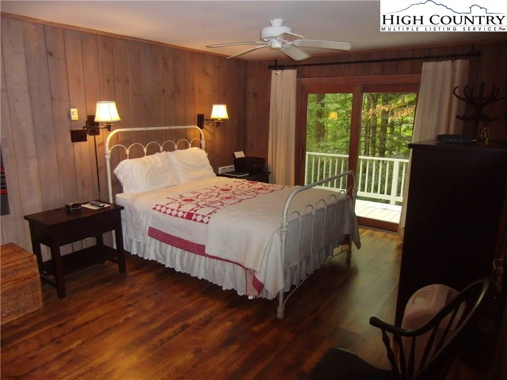 Image number 8 for the current listing
