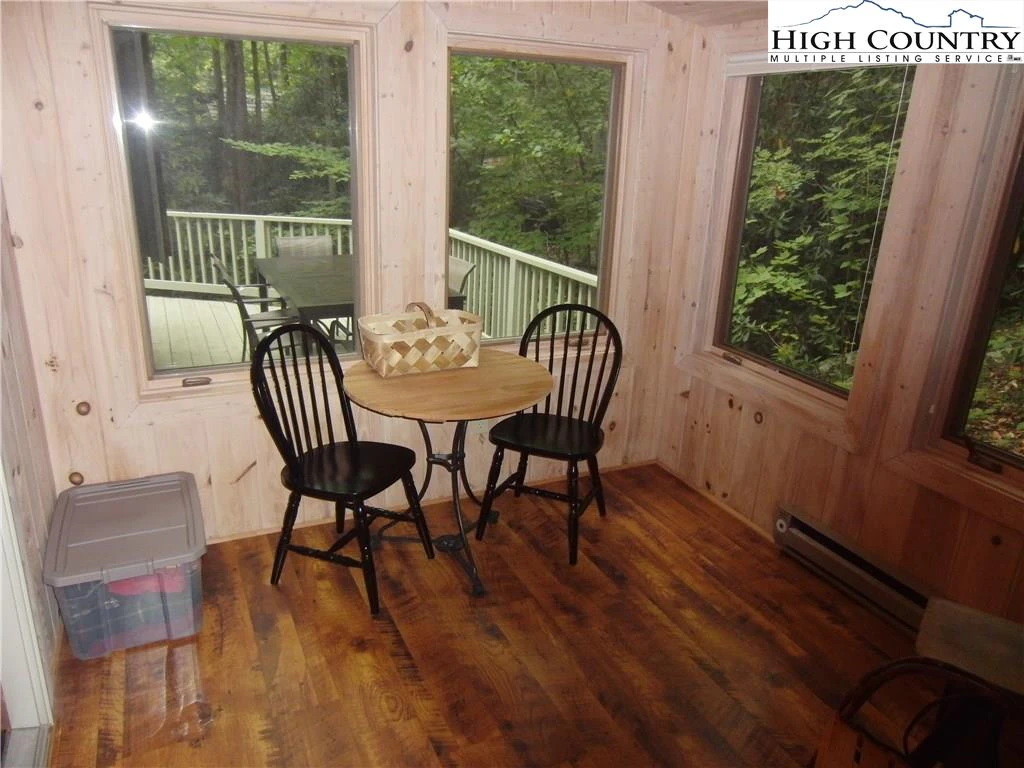 Image number 9 for the current listing