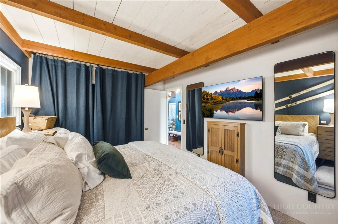 Image number 3 for the current listing