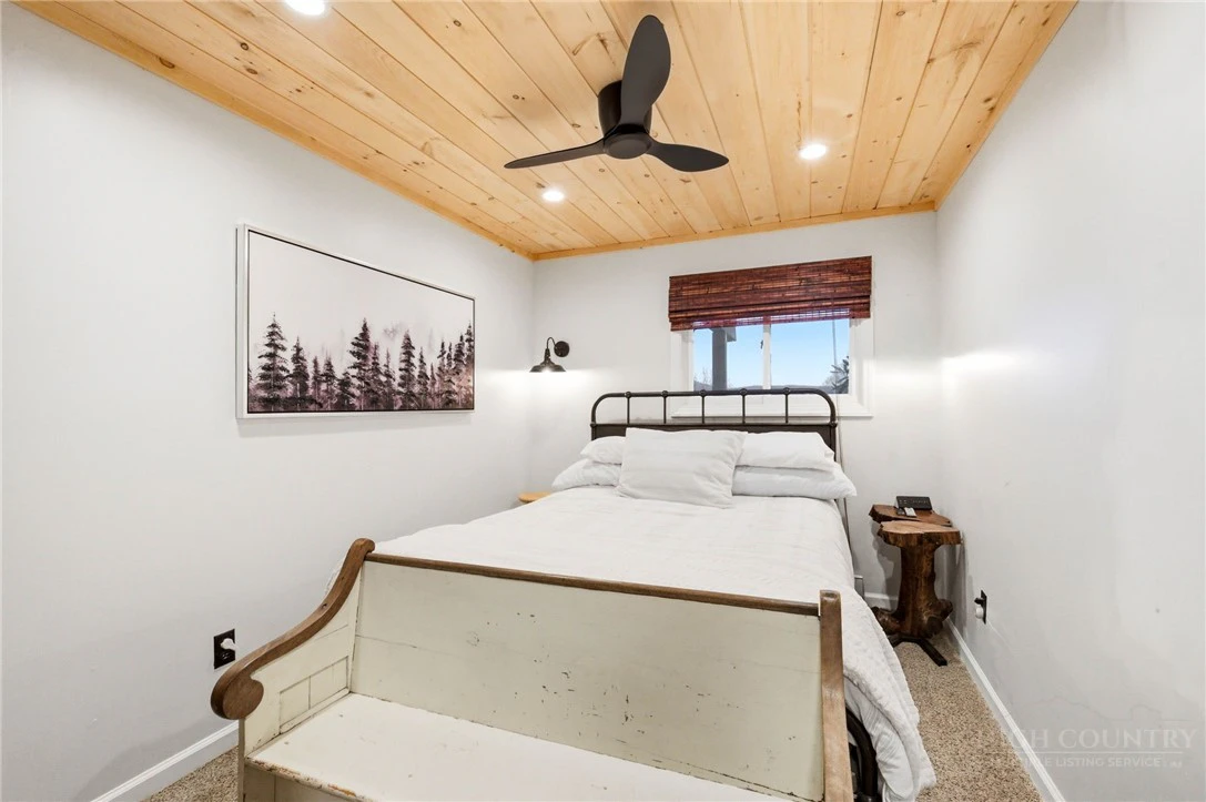 Image number 7 for the current listing
