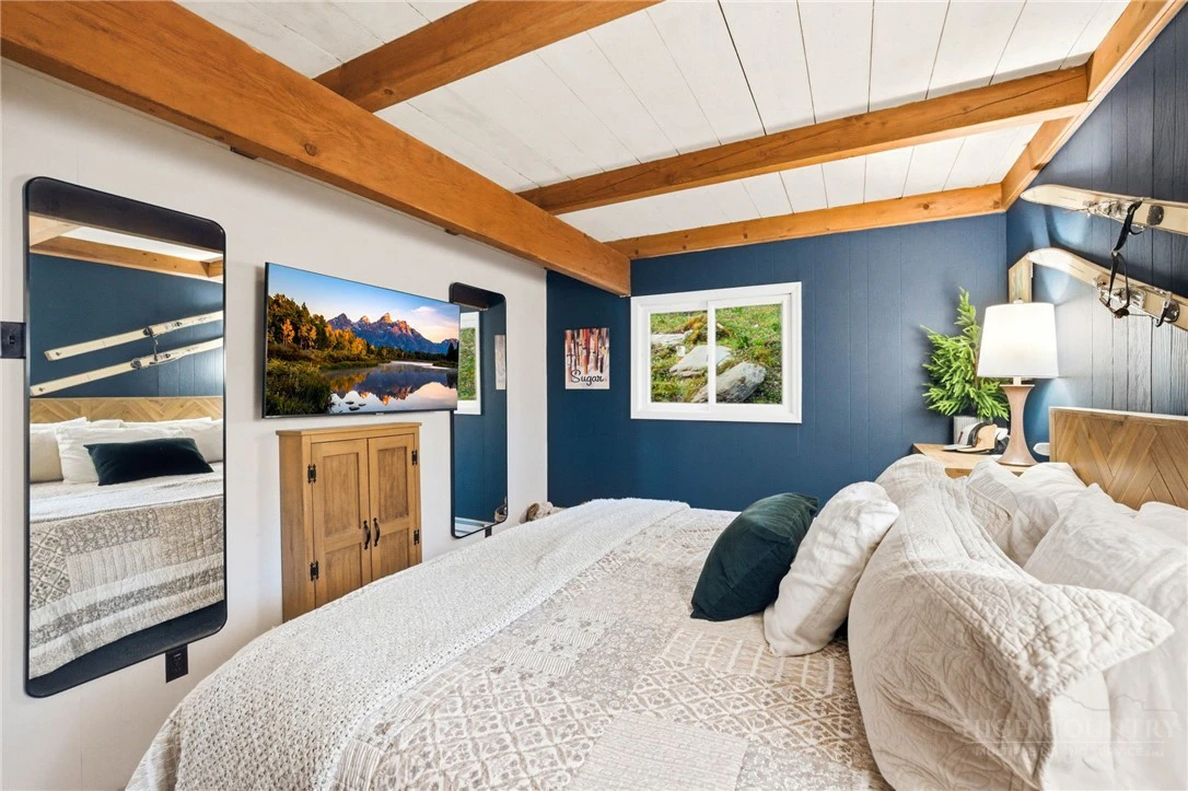 Image number 13 for the current listing