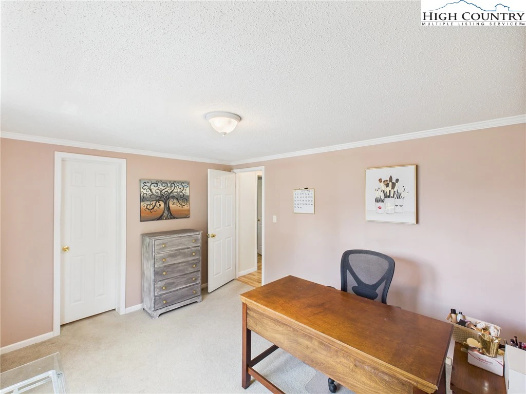 Image number 5 for the current listing