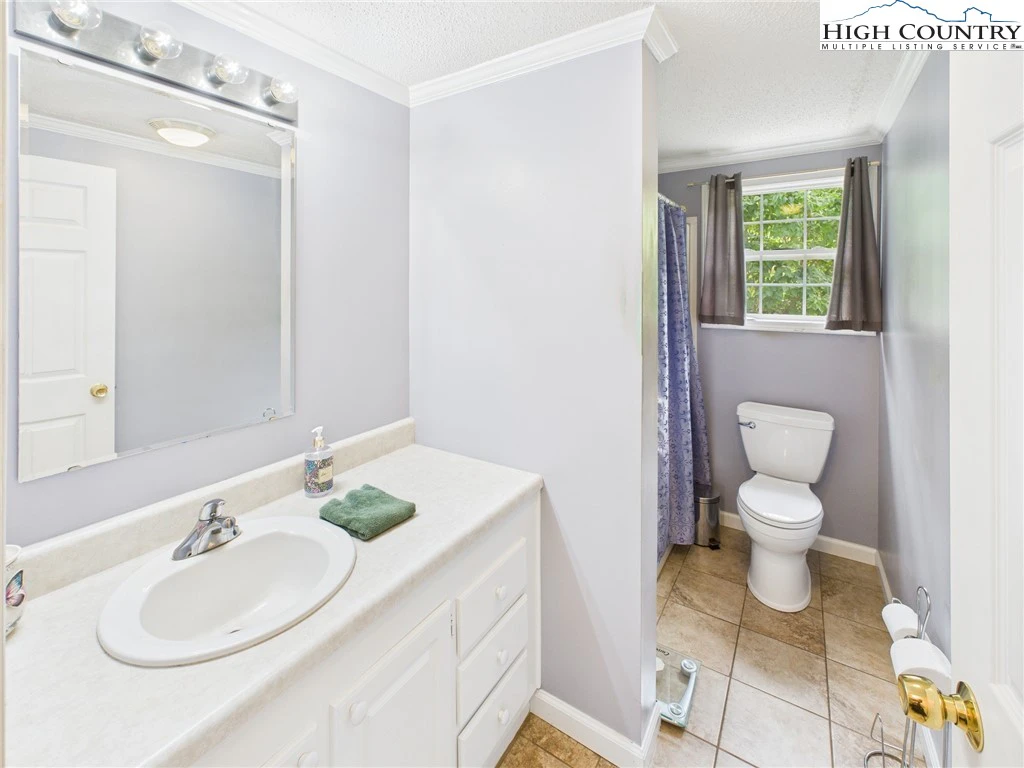 Image number 11 for the current listing
