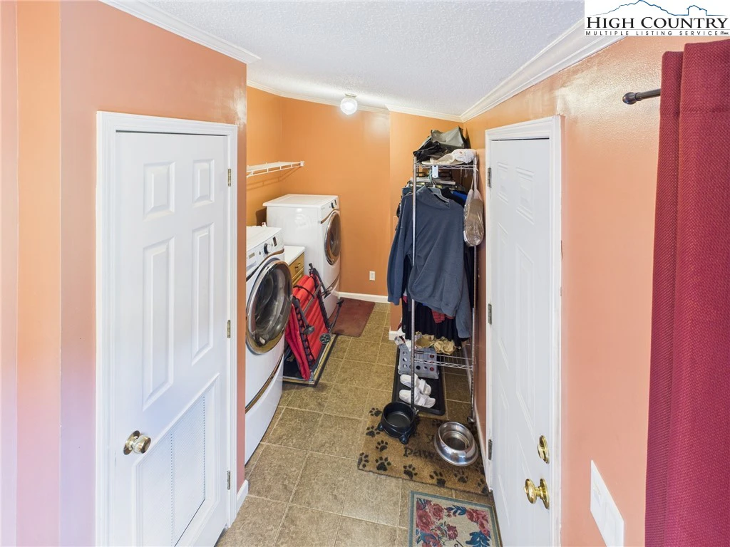 Image number 3 for the current listing