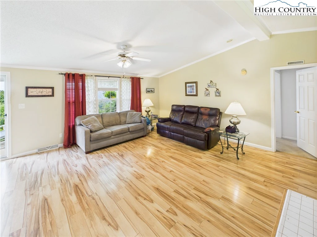 Image number 6 for the current listing