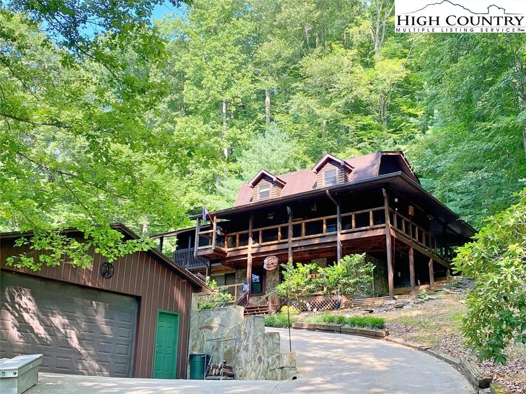 Image number 1 for the current listing