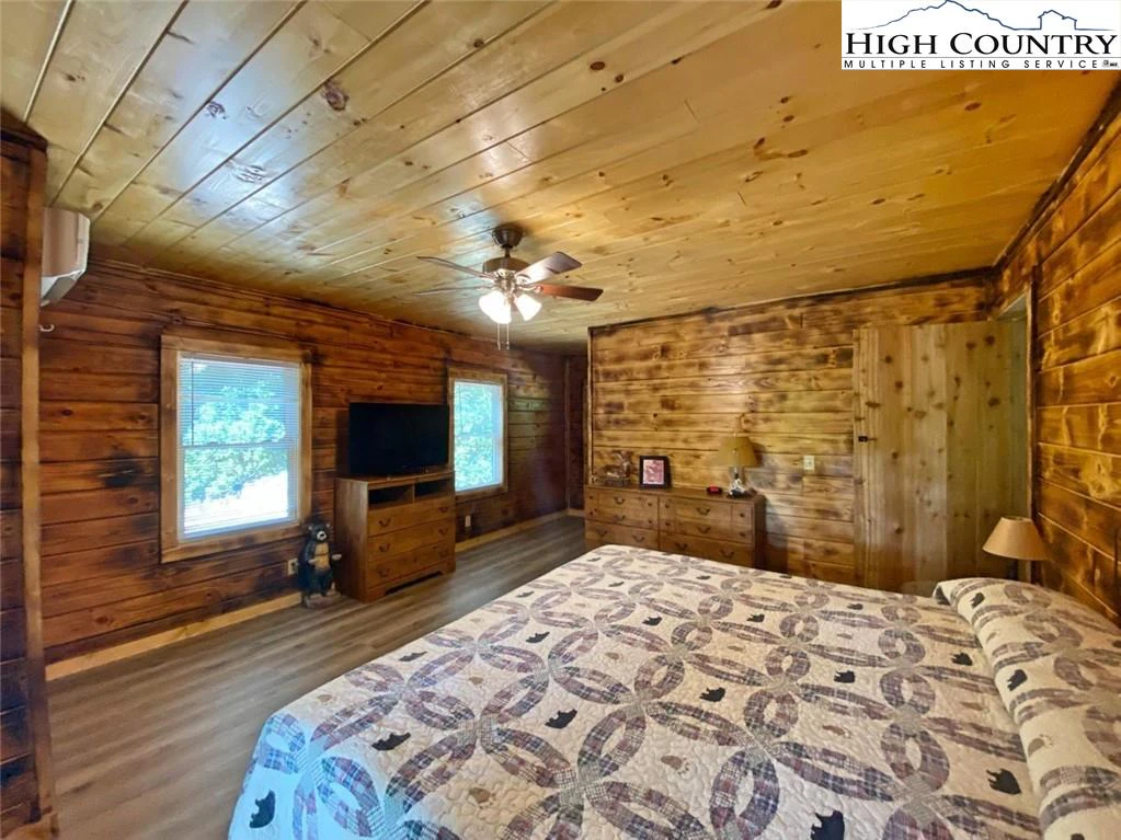 Image number 20 for the current listing