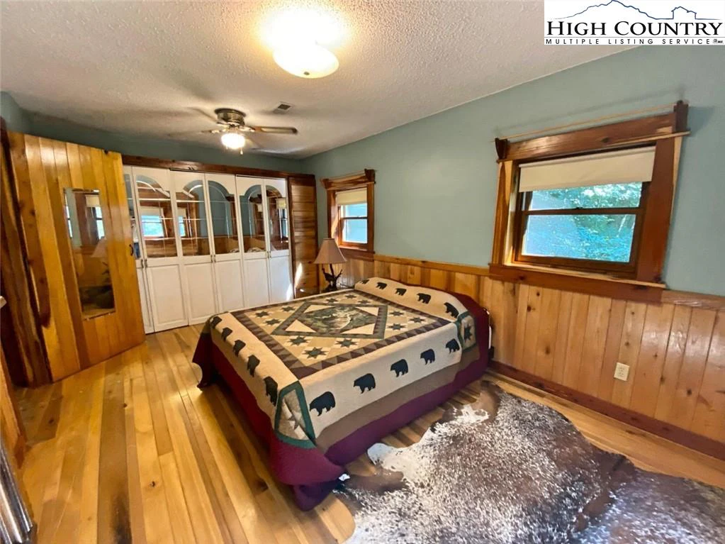 Image number 18 for the current listing