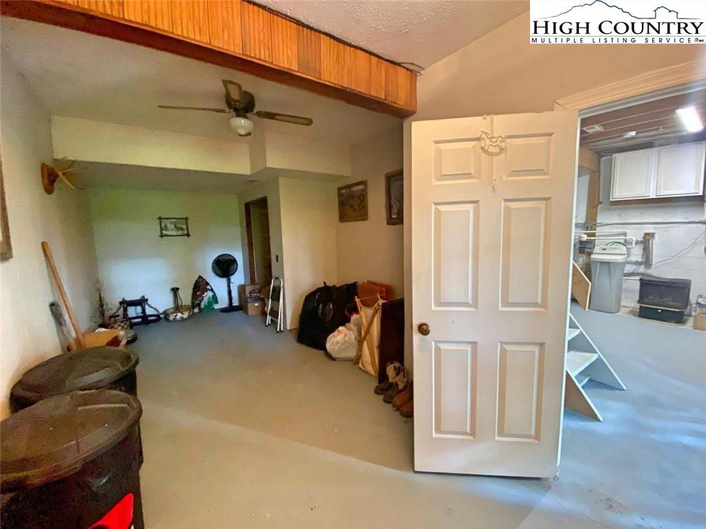 Image number 14 for the current listing