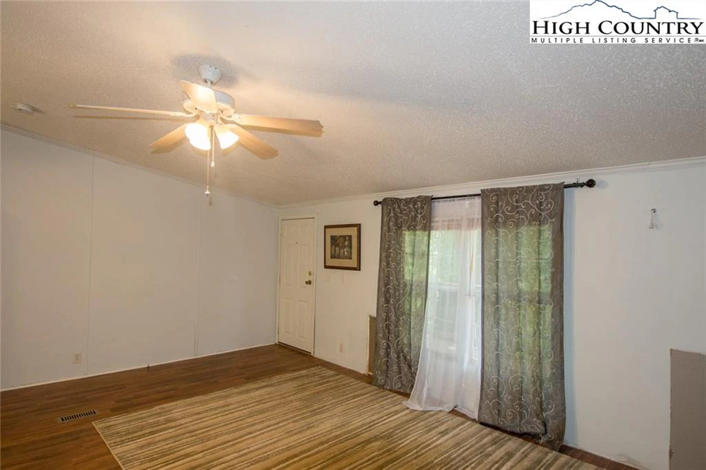 Image number 19 for the current listing