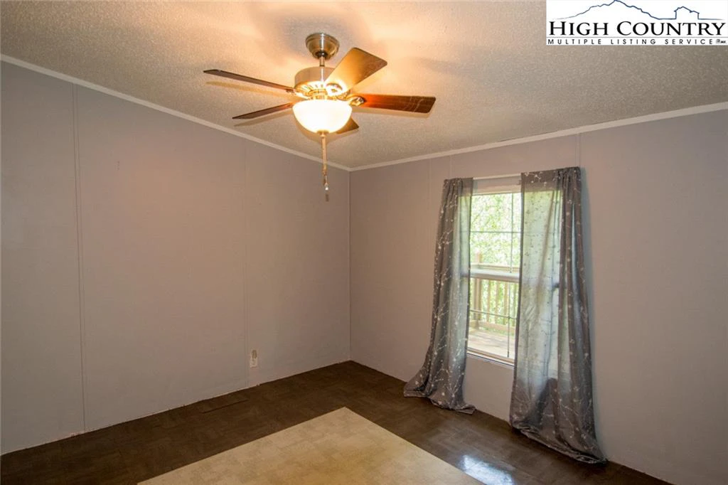 Image number 13 for the current listing