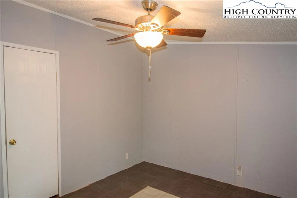Image number 12 for the current listing