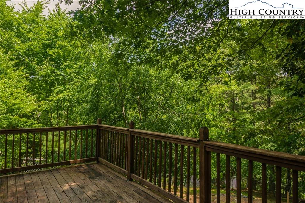 Image number 11 for the current listing