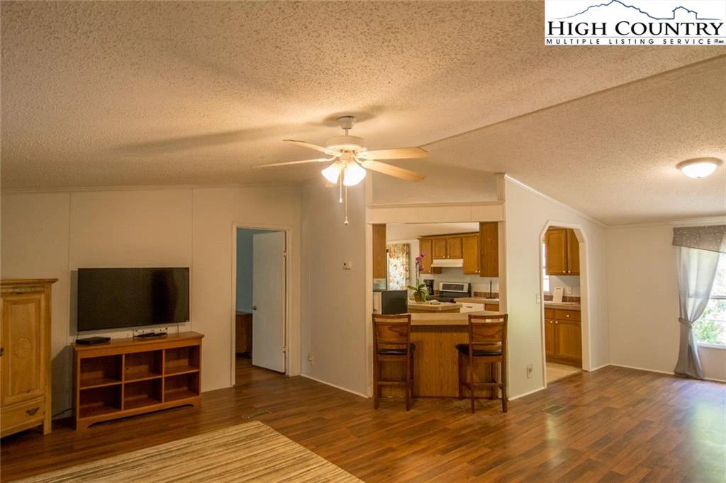 Image number 21 for the current listing
