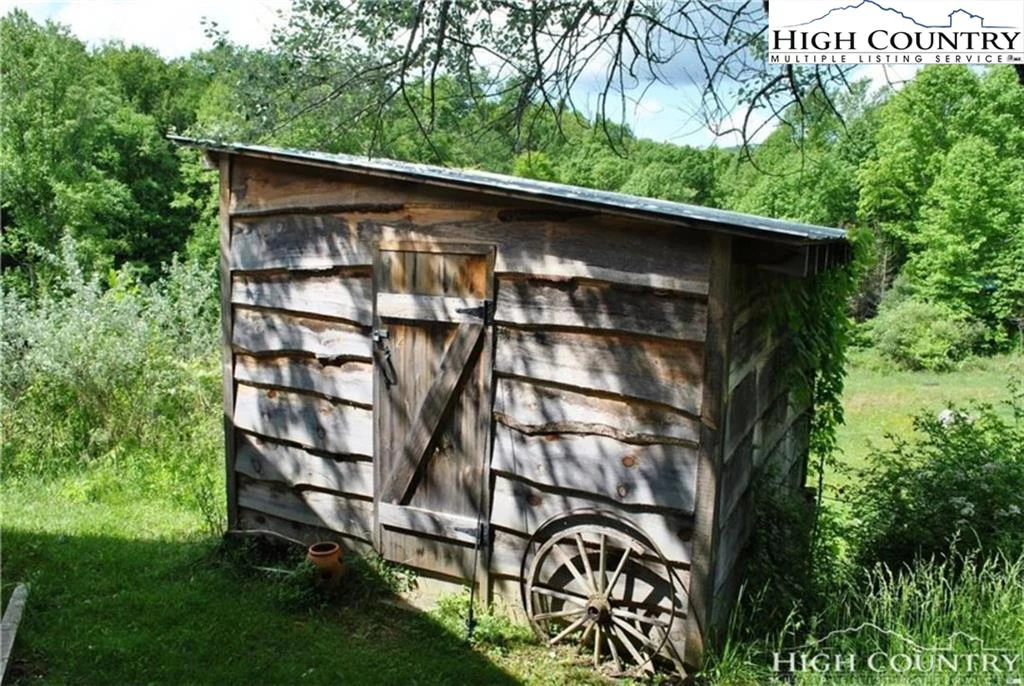 Image number 12 for the current listing
