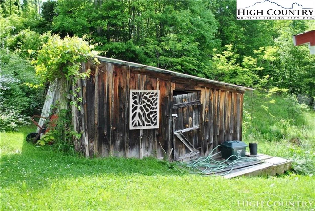 Image number 16 for the current listing