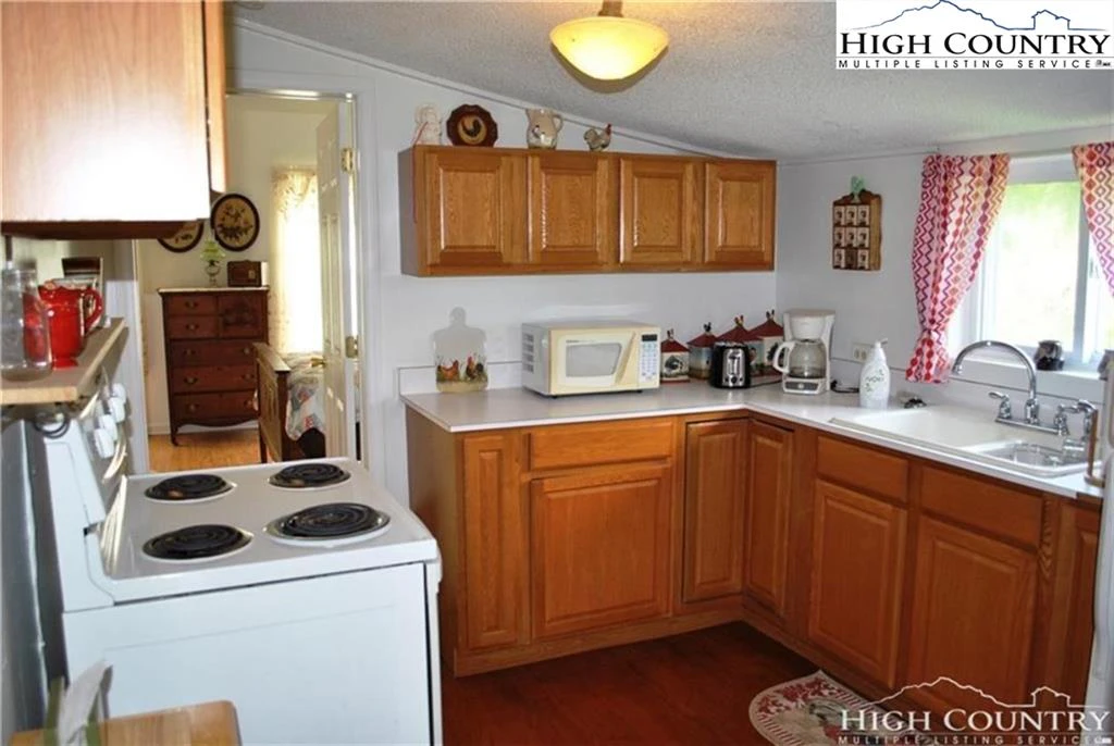 Image number 4 for the current listing