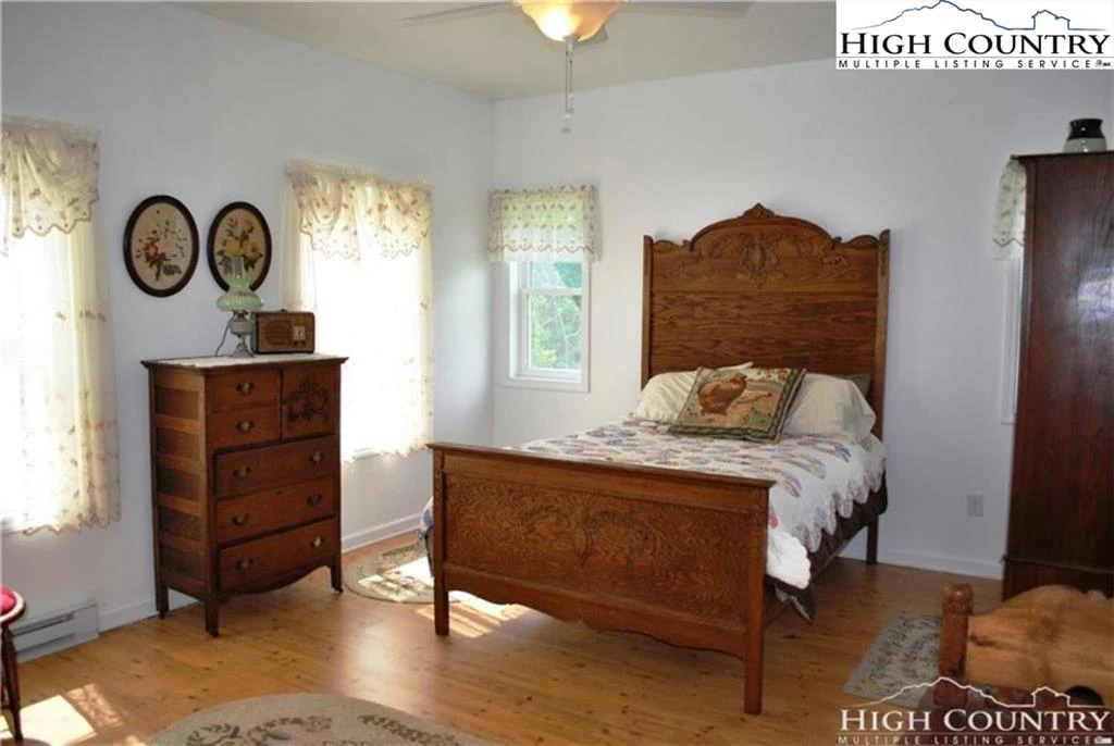 Image number 7 for the current listing