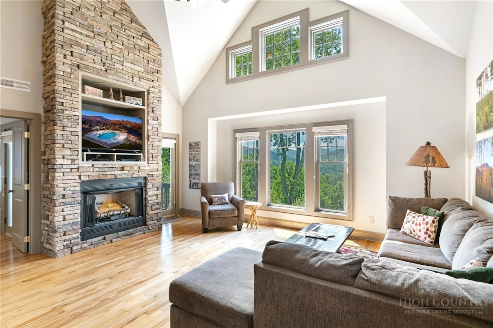Image number 4 for the current listing