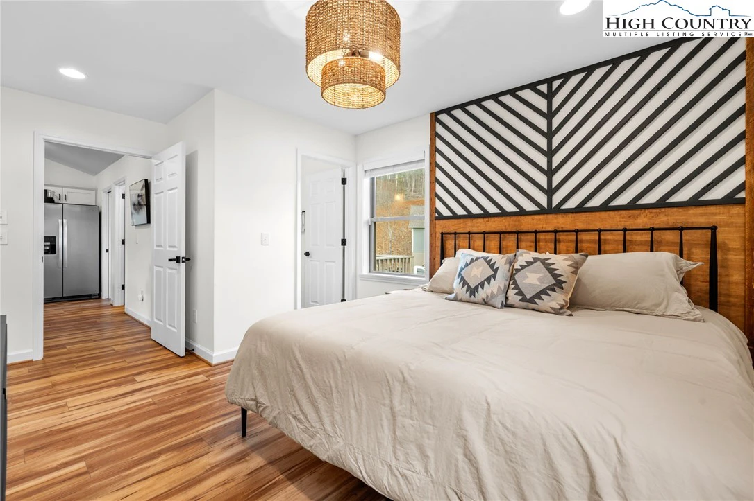 Image number 10 for the current listing