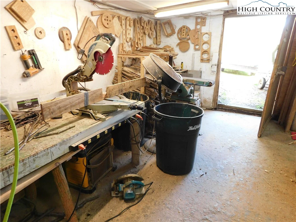 Image number 8 for the current listing