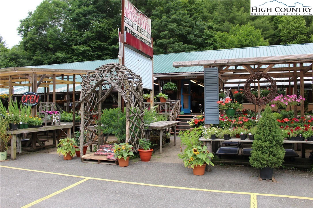 Image number 1 for the current listing