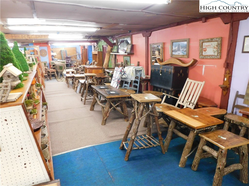 Image number 17 for the current listing