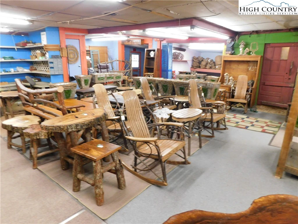 Image number 15 for the current listing