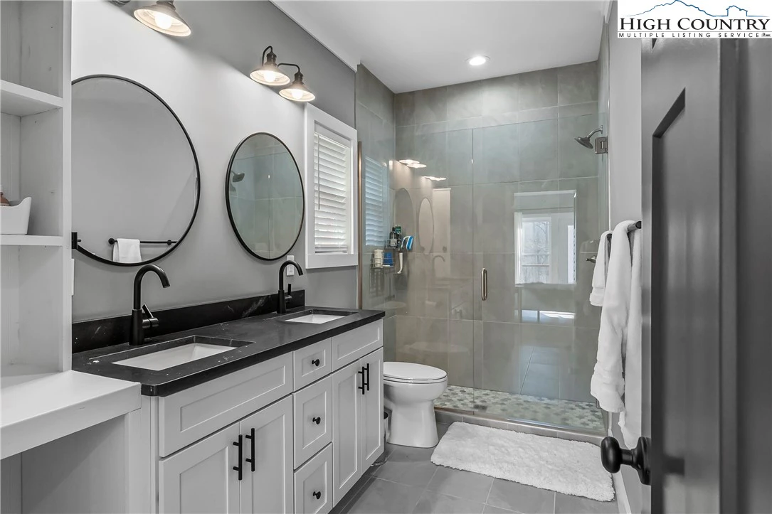 Image number 5 for the current listing