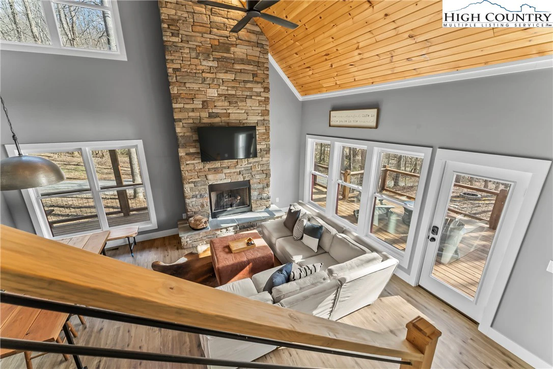 Image number 7 for the current listing